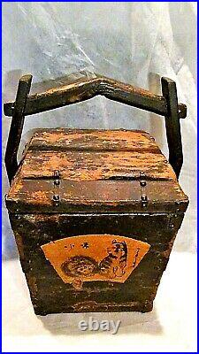 ANTIQUE 18c JAPANESE WOOD CARVED STORAGE BOX With PAINTED MEDALLIONS OF A CATS
